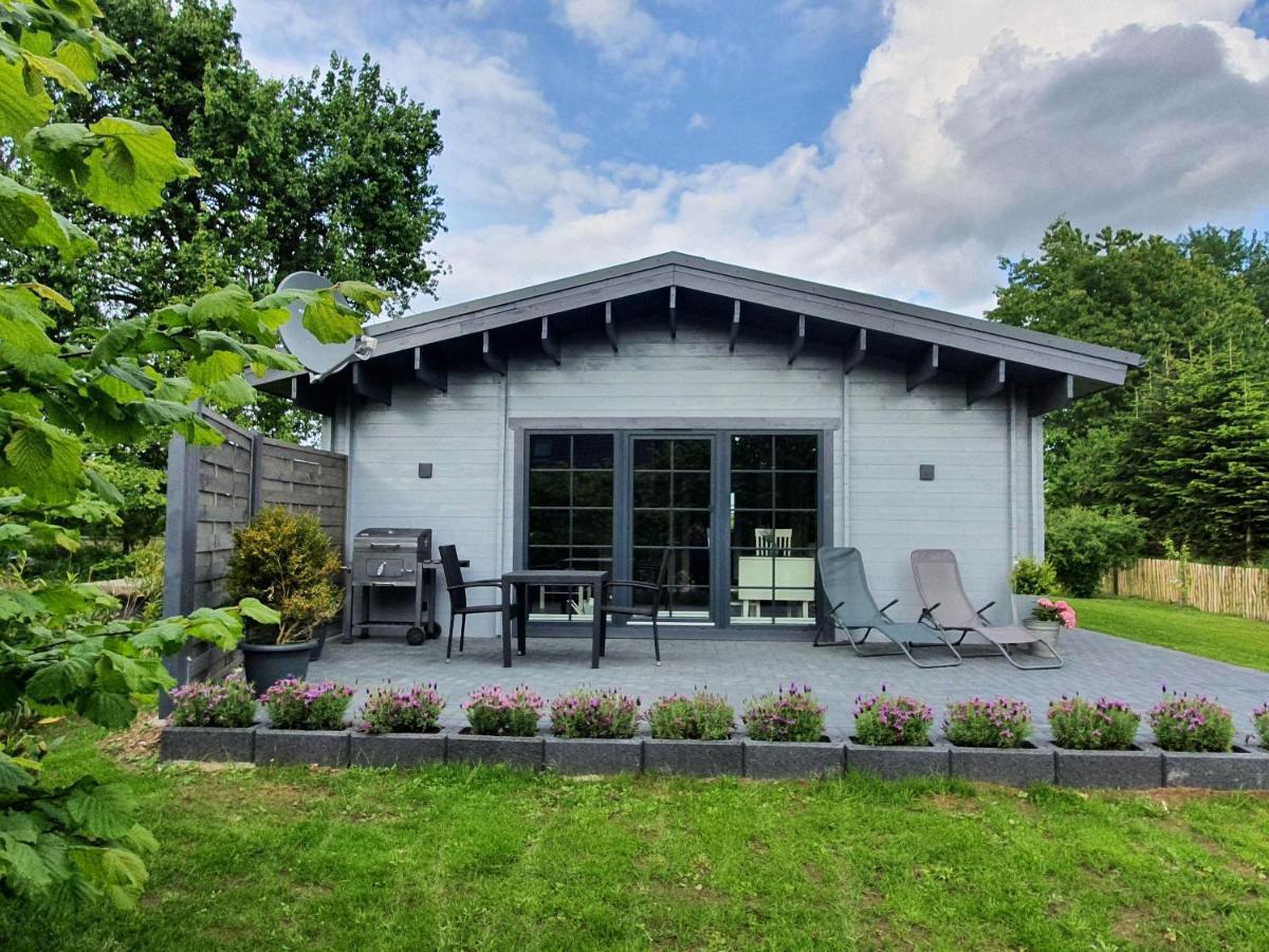 Idyllisches-Blockbohlenhaus-Mit-Eigenem-Garten-Und-Sauna-Zum-Wohlfuehlen Martensrade Εξωτερικό φωτογραφία